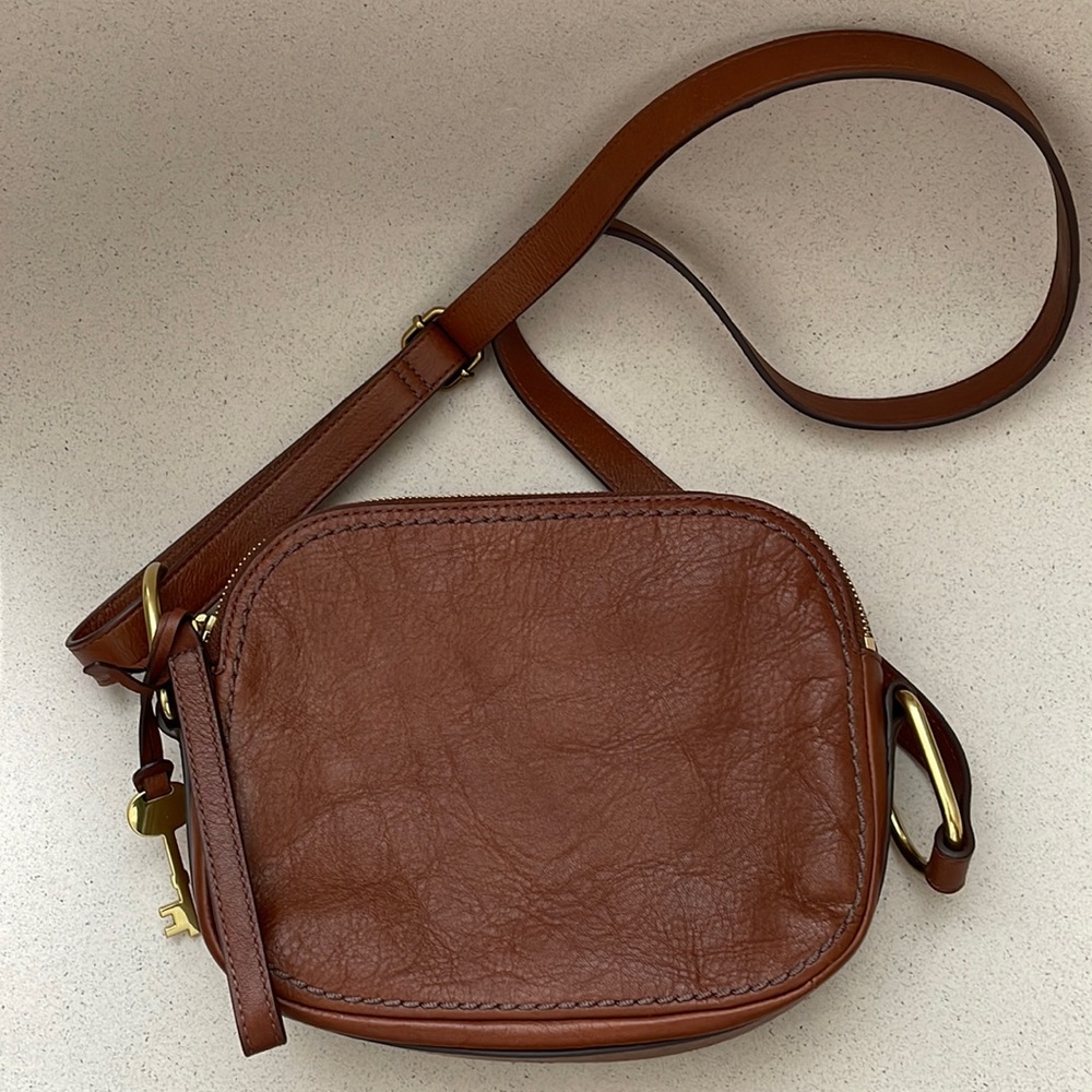 Fossil crossbody leather bag. EUC.